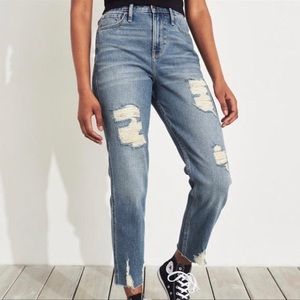 Hollister Ultra High-Rise Mom Jeans